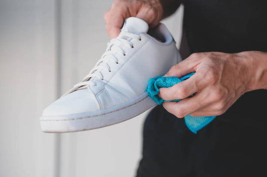 Schoonmaken van schoenen en laarzen – Van sneakers tot regenlaarsjes, praktische tips - ViralCleaning