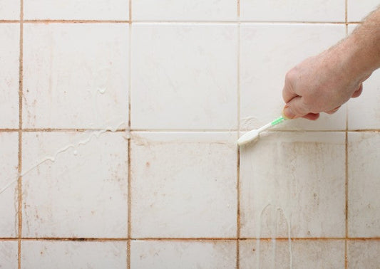 Voegen en kitranden schoonmaken: weg met schimmel en viezigheid!